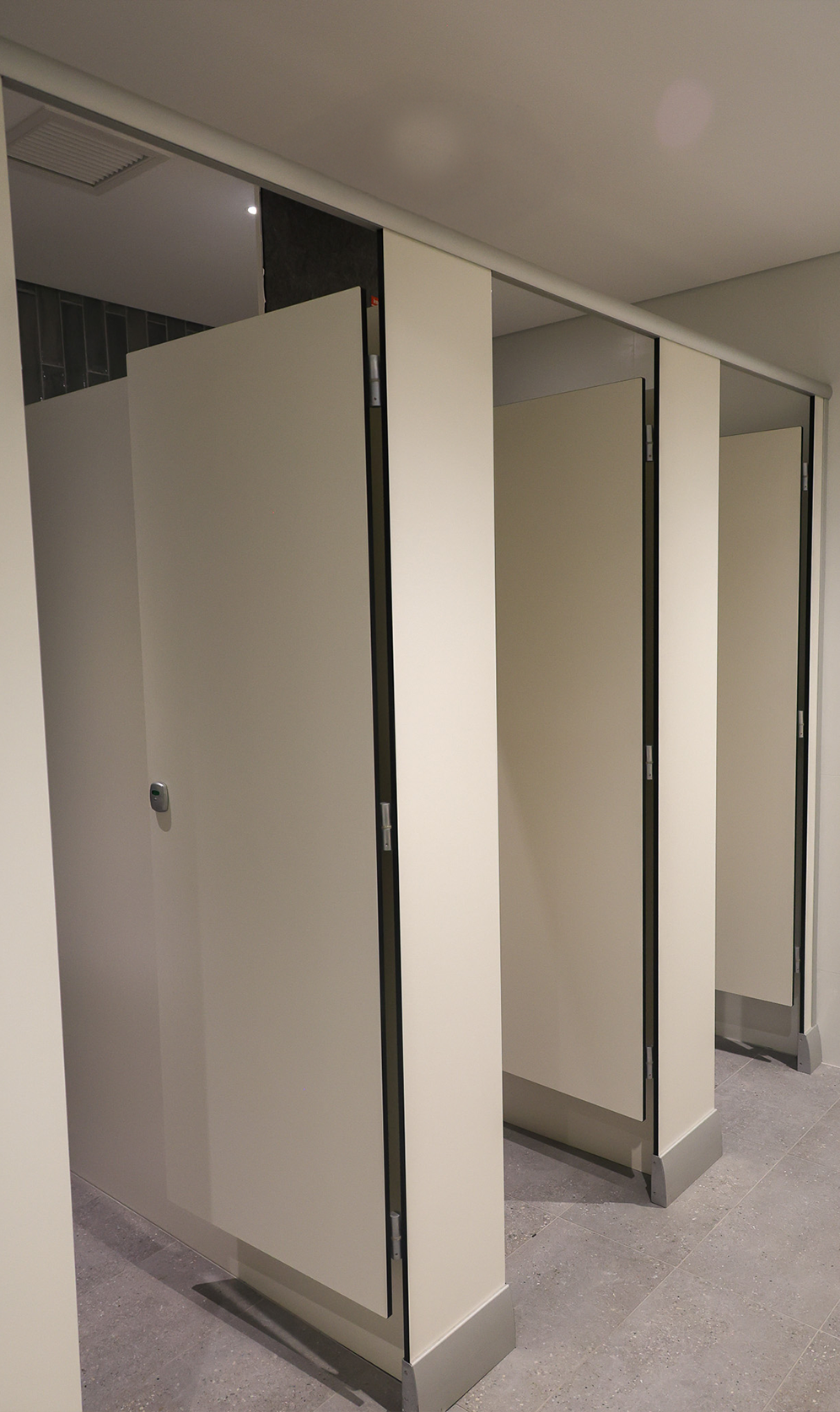 12 Dockers Changerooms
