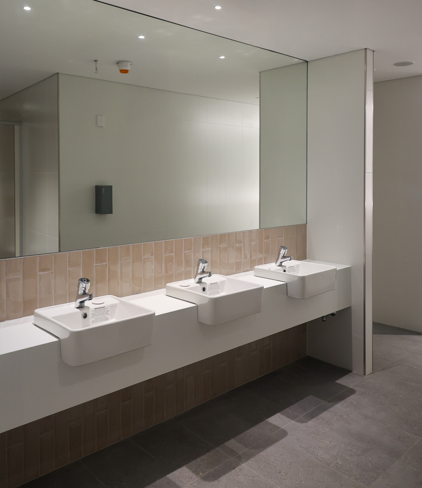 6 Dockers Changerooms